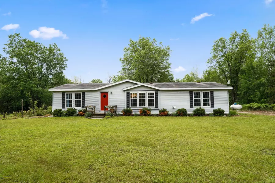 16275 Roaring Brook Drive, Hersey, MI 49639