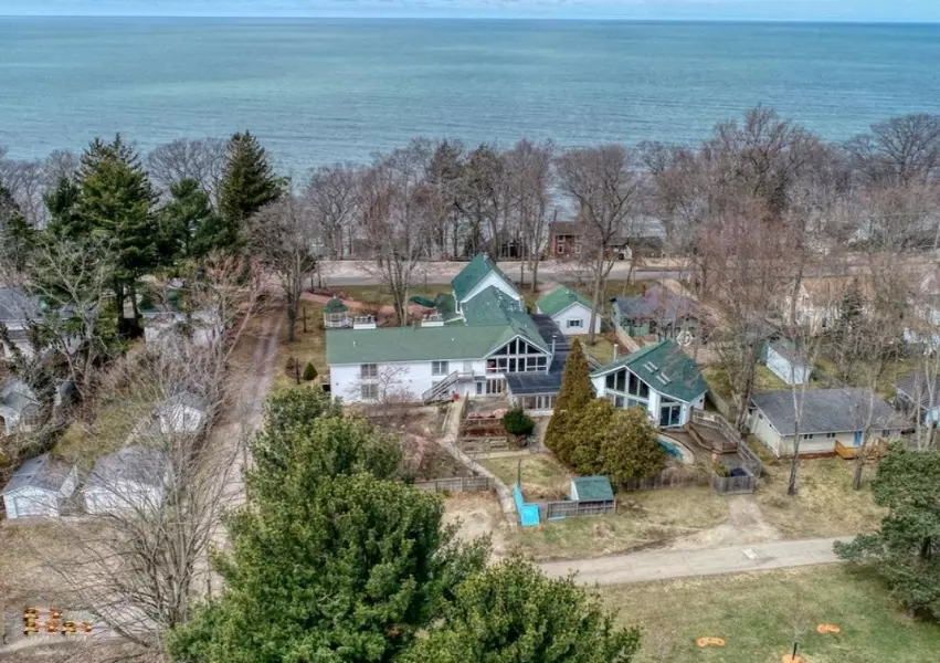 83 Lakeshore Drive, Douglas, MI 49406