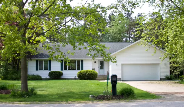 17424 Buchanan Street, Grand Haven, MI 49417