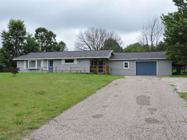 22760 21 Mile Road, Paris, MI 49338