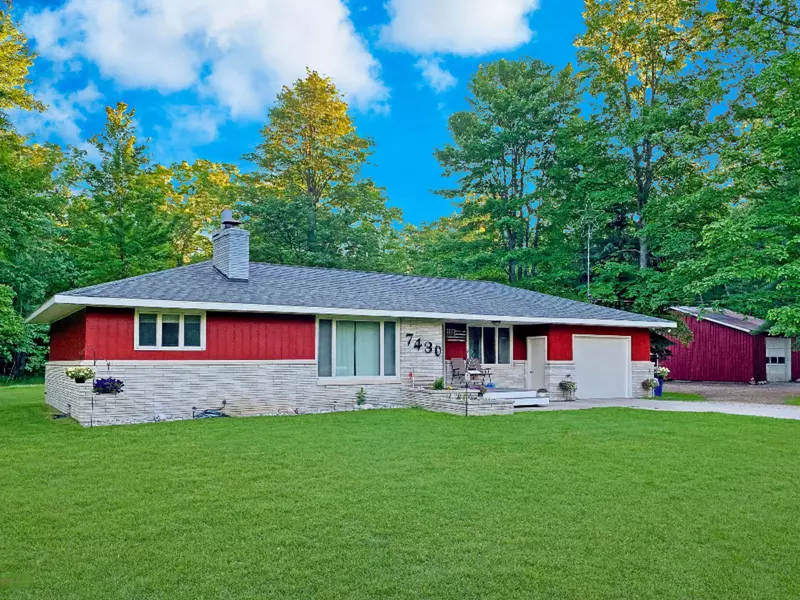 7430 Pine Creek Road, Manistee, MI 49660