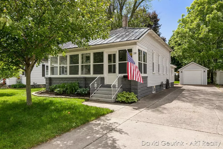 218 S Maple Street, Zeeland, MI 49464