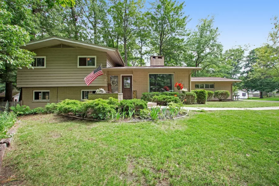 601 E Park Street, Pentwater, MI 49449