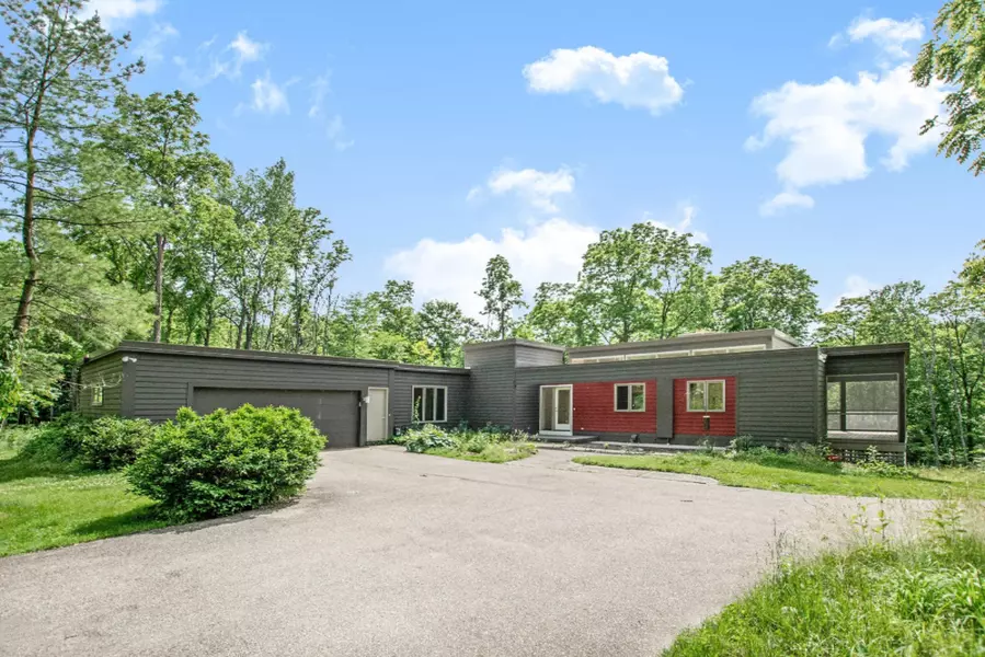 107 Honey Creek NE Avenue, Ada, MI 49301