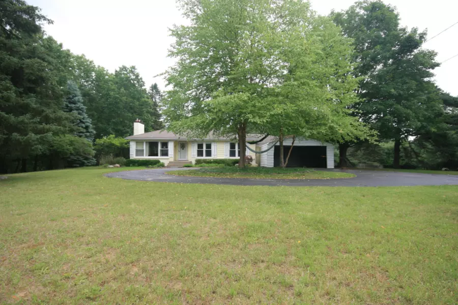 1596 Buttrick SE Avenue, Ada, MI 49301