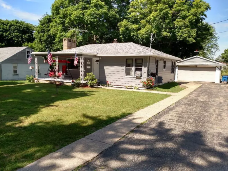 909 S Baldwin St, Greenville, MI 48838