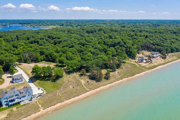 350 Dunegrass Ridge Drive, Saugatuck, MI 49453