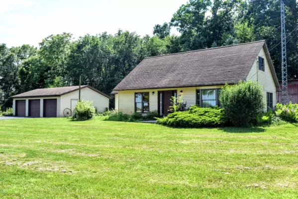 51266 Leach Road, Dowagiac, MI 49047