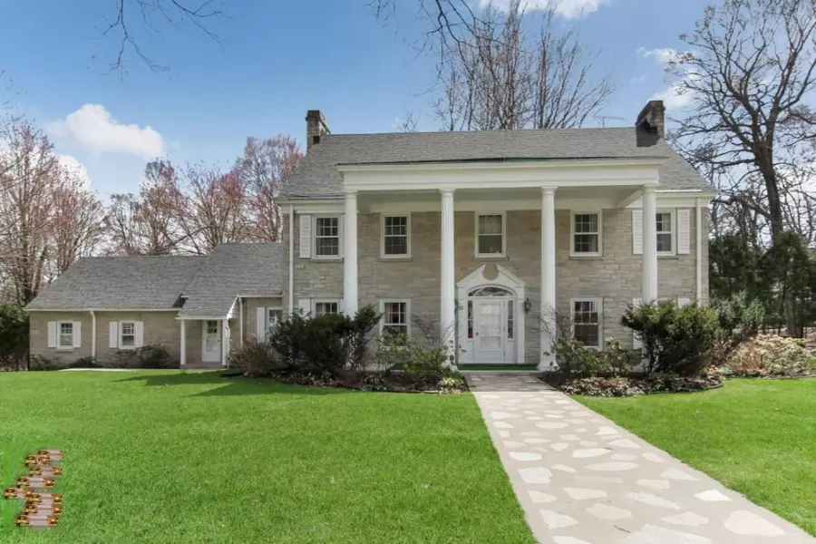 10 Nippising Street, Frankfort, MI 49635
