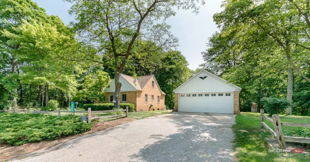 400 1st Avenue, Fruitport, MI 49415