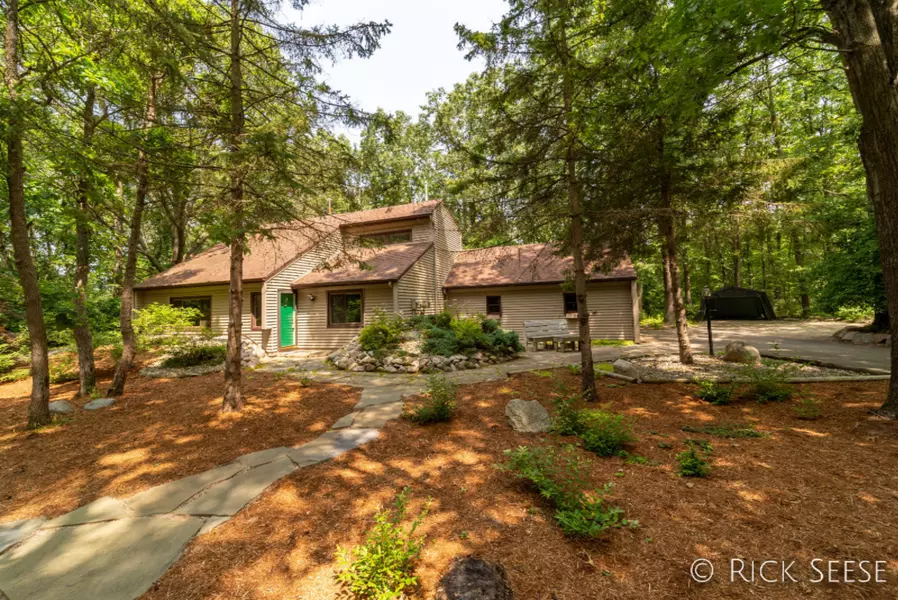 10475 Settlewood SE Drive, Lowell, MI 49331
