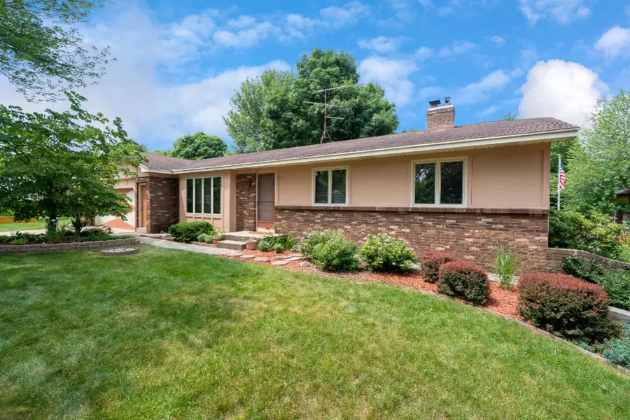 8215 Crestview Avenue, Jenison, MI 49428