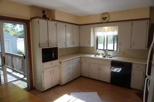 Holland, MI 49423,657 E 11th Street