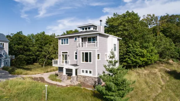 19110 Cambridge Drive, Spring Lake, MI 49456