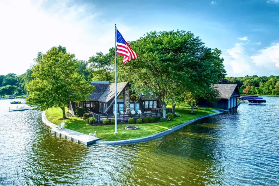 931 Pleasant Ridge Road, Quincy, MI 49082