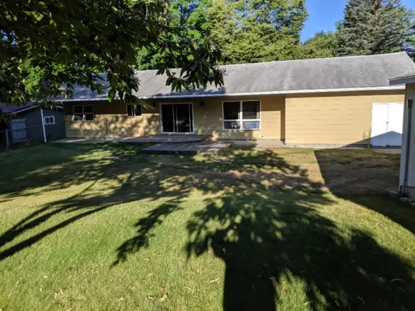 Onekama, MI 49675,8377 Leecrest Boulevard