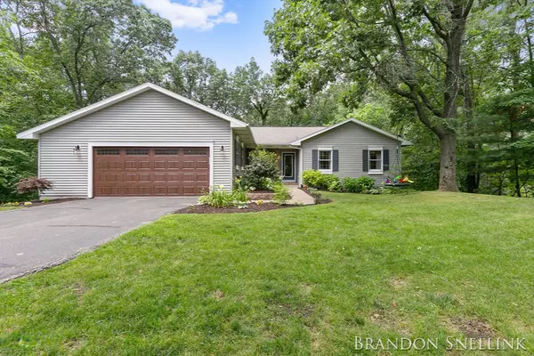 8467 Meadowrock Drive, Rockford, MI 49341