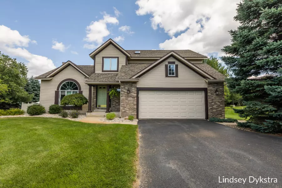 6100 Country Place Drive, Alto, MI 49302
