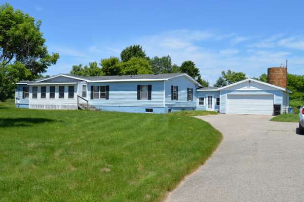 6179 113th Ave Avenue, Fennville, MI 49408