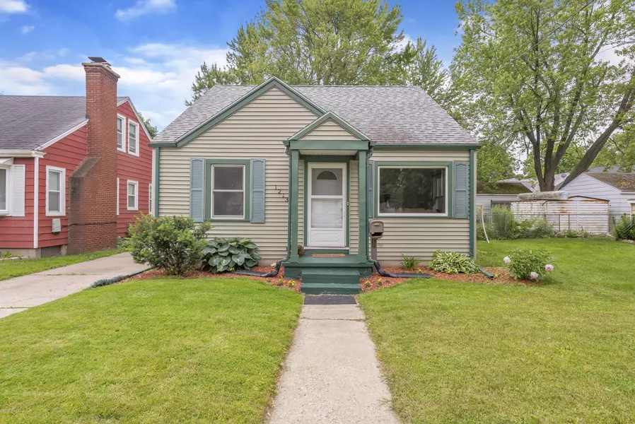 1213 Loraine Avenue, Lansing, MI 48910