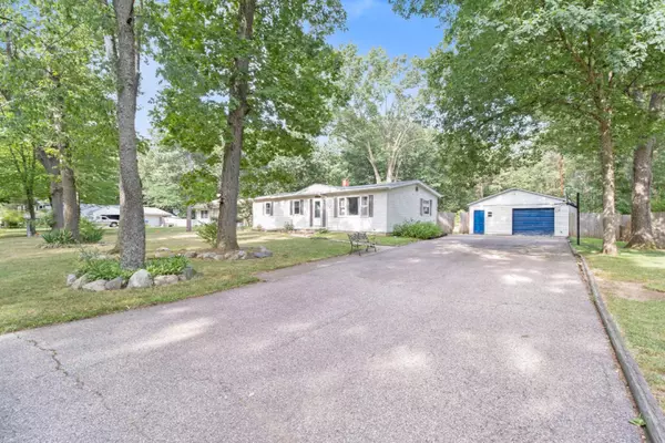 51563 Pleasant Drive, Mattawan, MI 49071