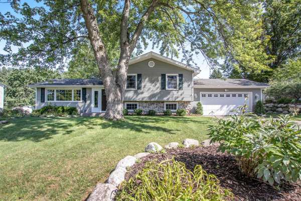 17817 Mohawk Drive, Spring Lake, MI 49456