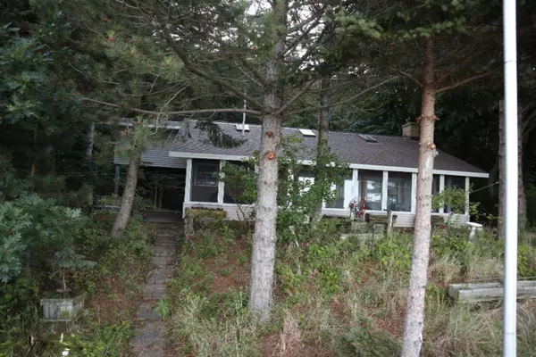 2527 S Glen Road, Shelby, MI 49455