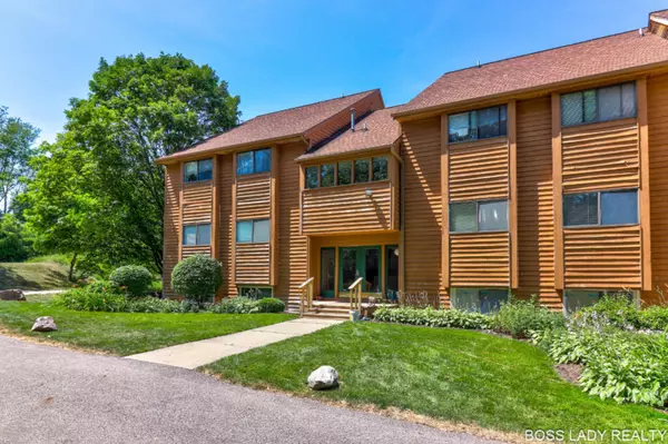 6731 Boca Vista NE Drive #302, Rockford, MI 49341