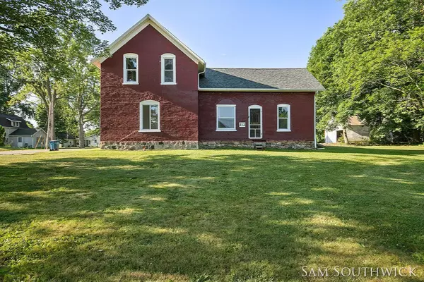 212 W State Road, Grant, MI 49327