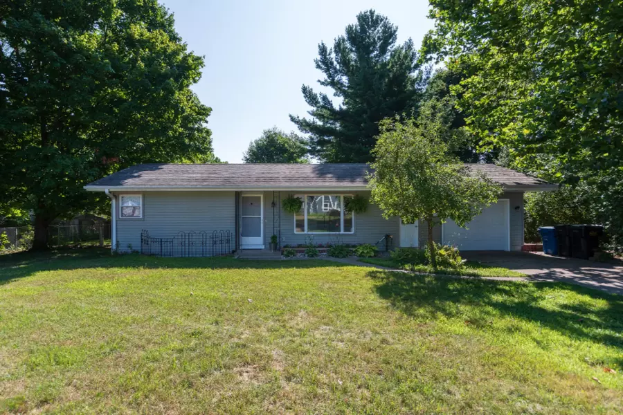 112 N Sunset Street, Plainwell, MI 49080