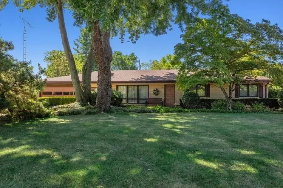 2014 S Valley View Drive, St. Joseph, MI 49085