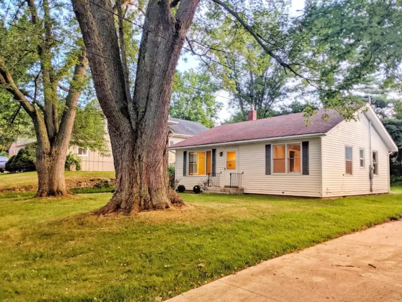 411 Elizabeth Street, Fennville, MI 49408