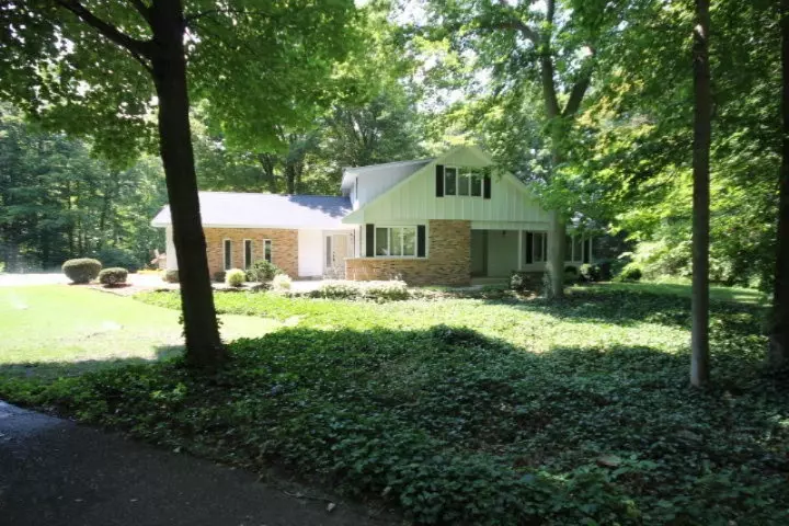 6954 Maple Brook Drive, Allendale, MI 49401