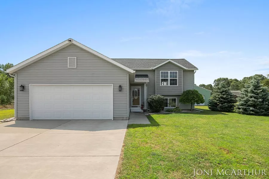 5953 Whites Bridge Road, Belding, MI 48809