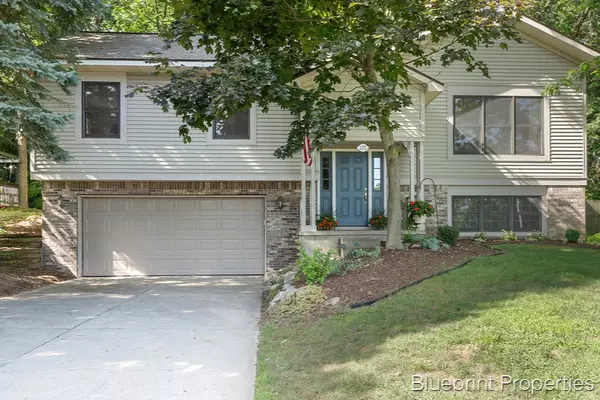 171 Glen Eagle NE Drive, Rockford, MI 49341