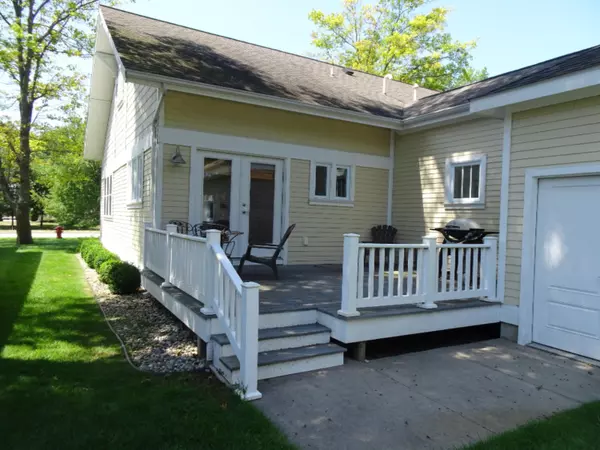 Pentwater, MI 49449,23 Kenneth Street