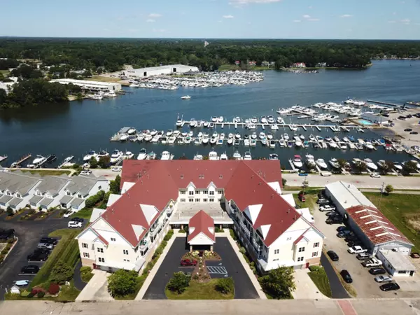 917 W Savidge Street #4, Spring Lake, MI 49456