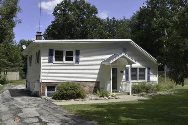 719 S Lagrave Street, Paw Paw, MI 49079