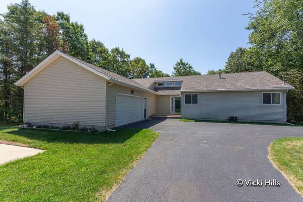 2904 140th Avenue, Dorr, MI 49323