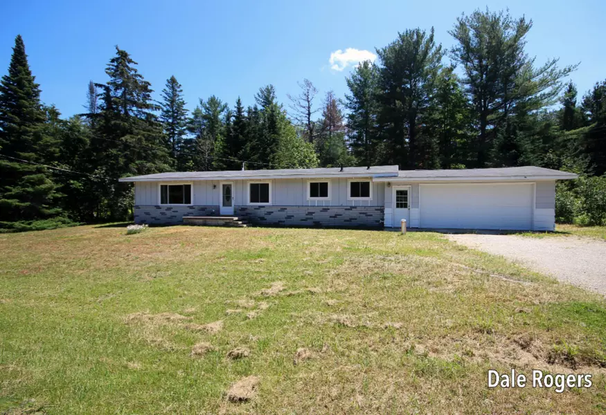 2565 Pinewood Circle, Cheboygan, MI 49721