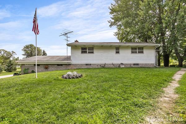 14176 Garfield Street, Spring Lake, MI 49456