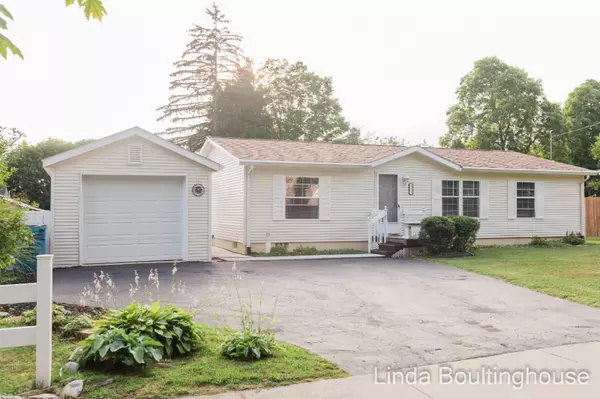 215 N Court, Stanton, MI 48888