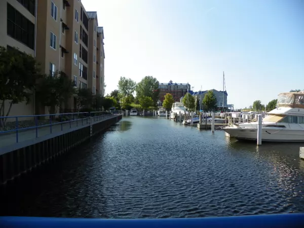 St. Joseph, MI 49085,312 Water Street #53