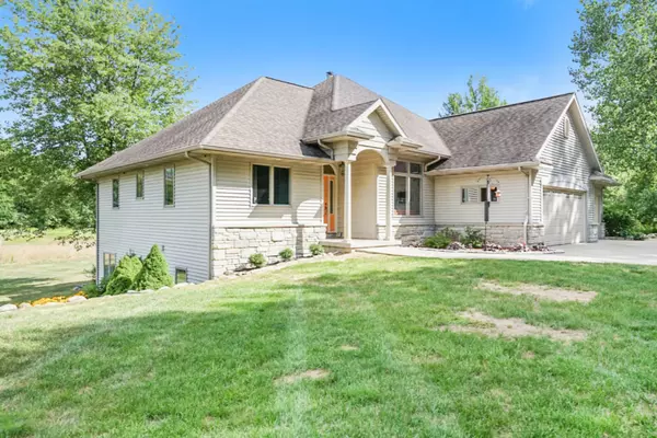 1184 W 40th Street, Fremont, MI 49412