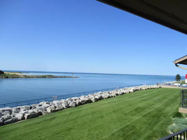 Ludington, MI 49431,215 S Lakeshore Drive ##4