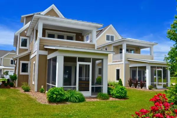 920 W Savidge Street ##8, Spring Lake, MI 49456