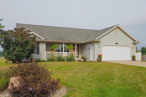 52236 Chardonnay Street, Paw Paw, MI 49079