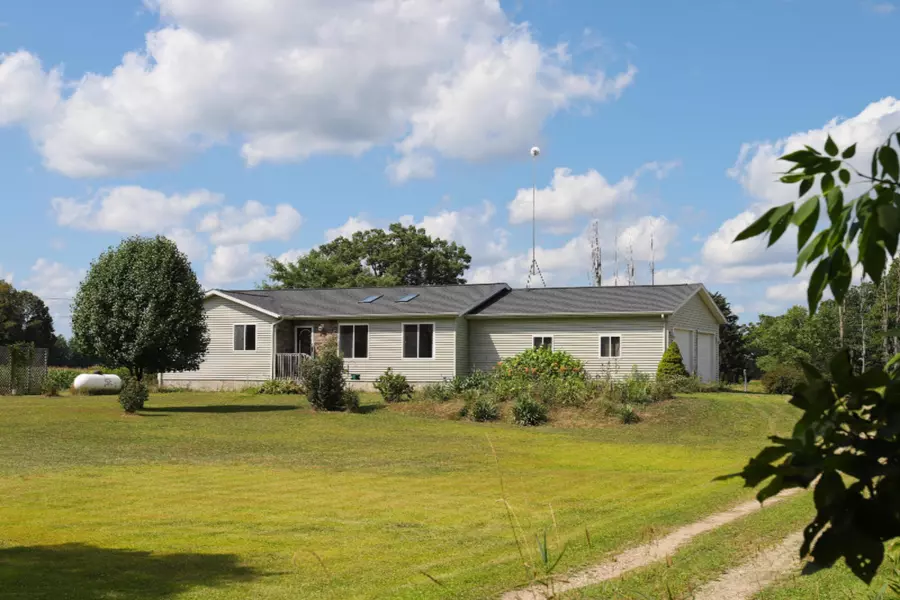 6714 Woods Road, Sidney, MI 48885
