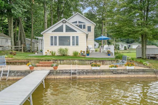 1071 E Hess Lake Drive, Grant, MI 49327