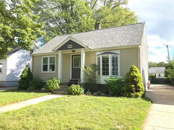 Grand Haven, MI 49417,1316 Colfax Avenue